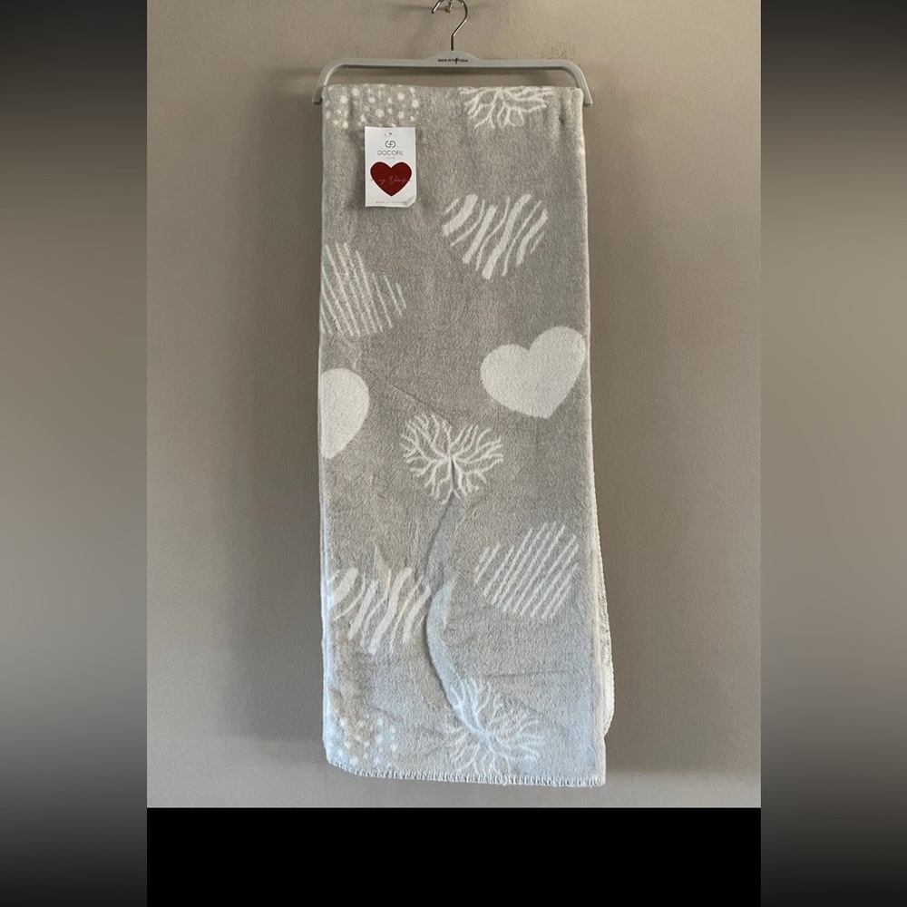 Cozy Heart Pattern Throw Blanket - white/ grey reversible